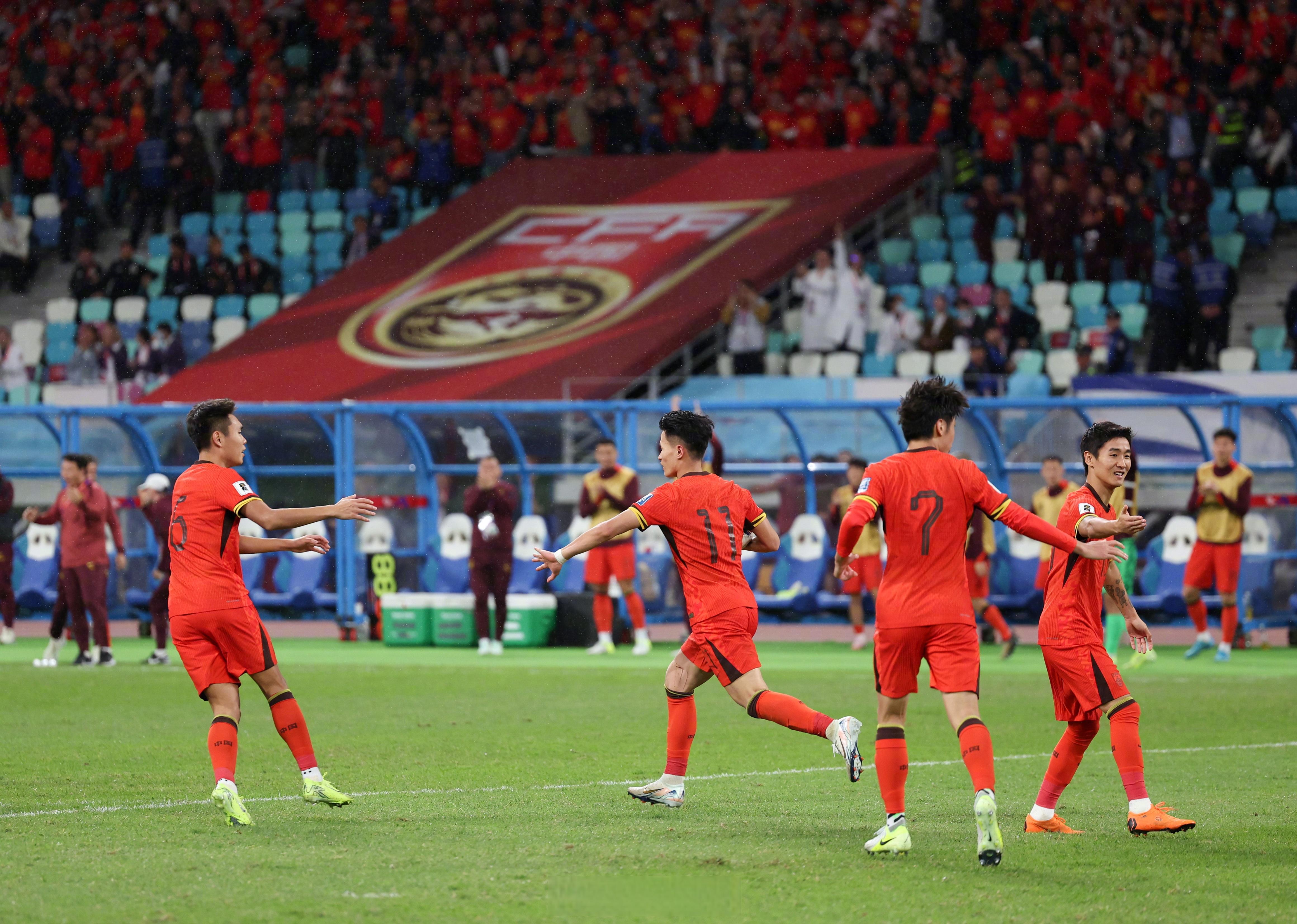 国足1-0复仇香港队，以东亚杯季军收官，香港男足再遭挫败