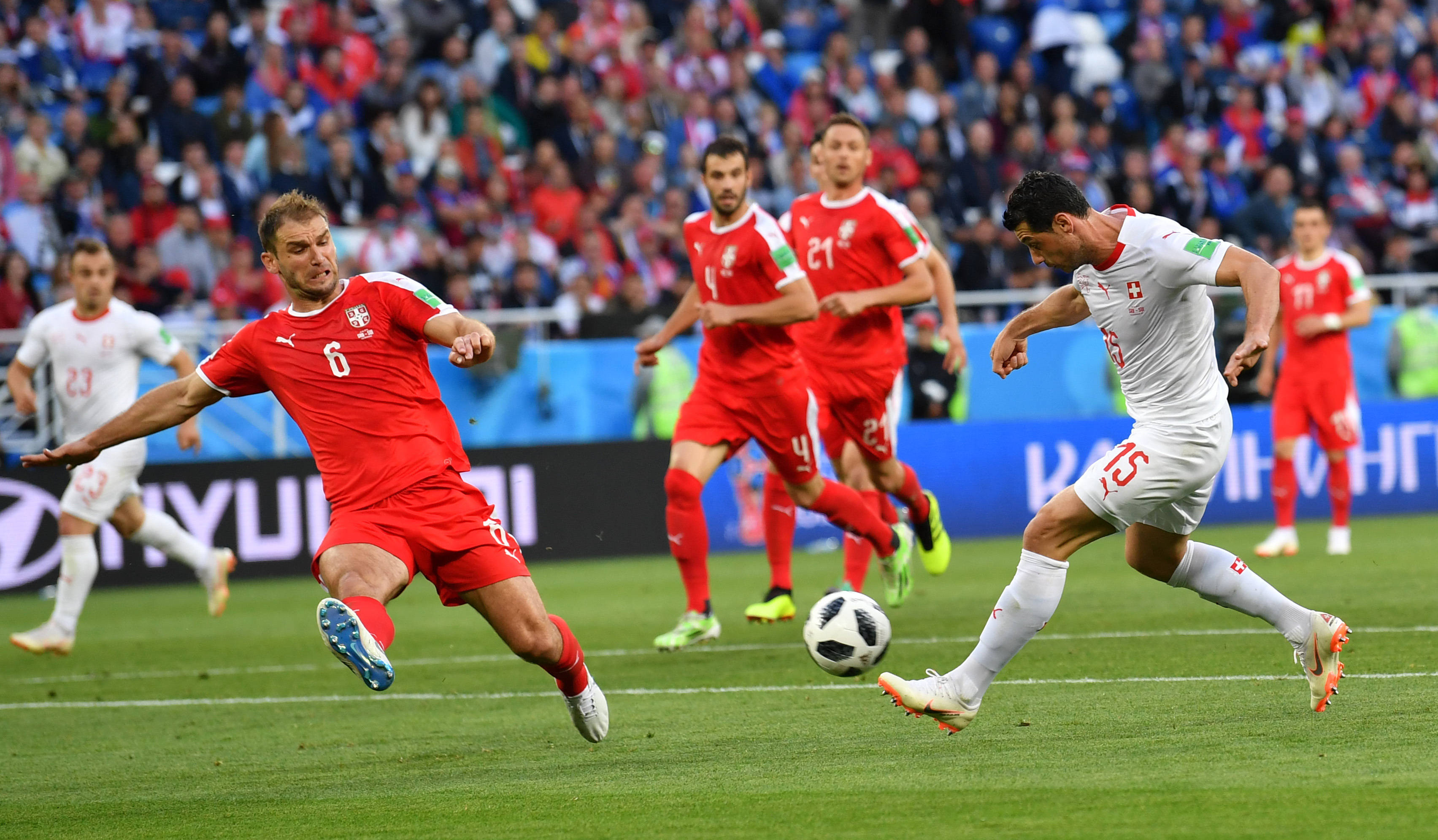 包含毕巴欲用FIFA保护条款阻止巴萨签尼科，但条款西班牙不适用的词条