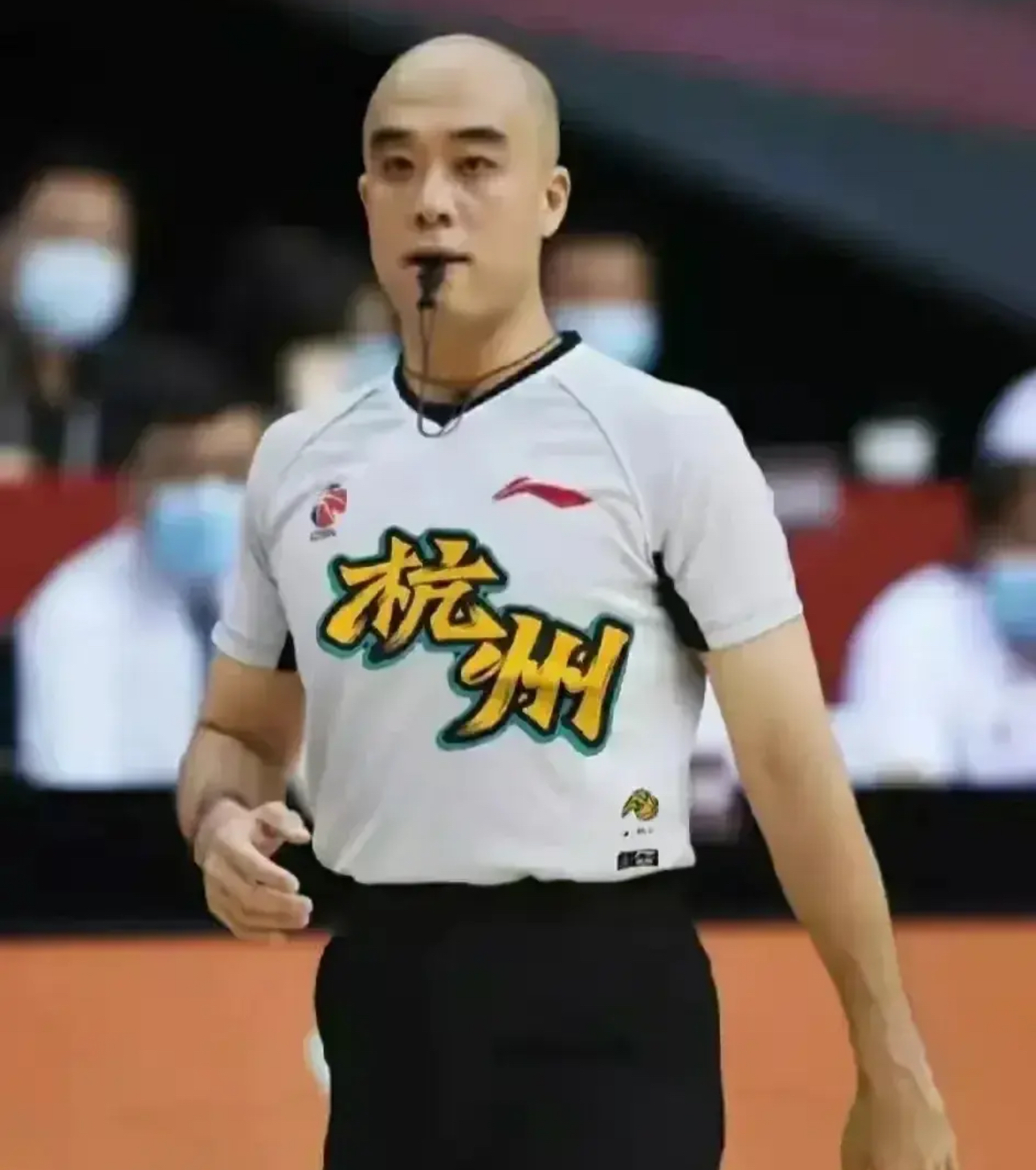 比赛结束裁判判罚争议引发矛盾